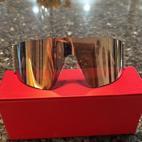 FENDI AVIATOR SUNGLASSES… PERFECT CONDITION…RHINESTONE FF SIDES - Picture 16 of 16